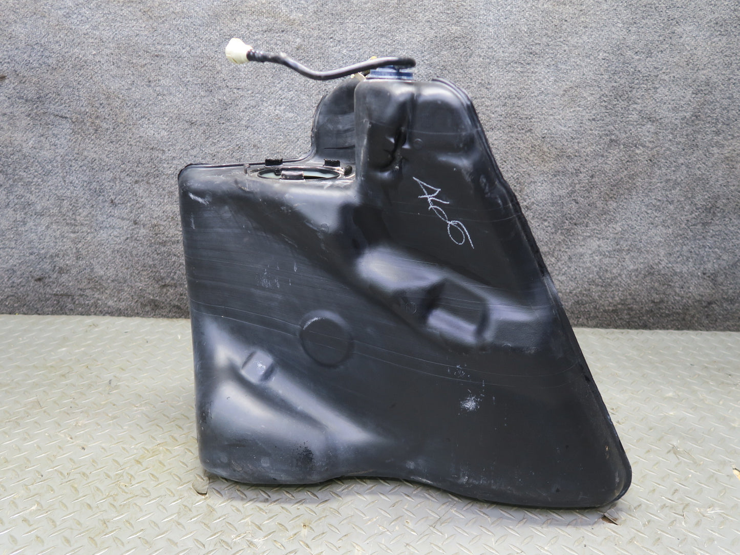 2004-2009 Cadillac XLR Rear Right Pass Side Gas Fuel Tank Reservoir