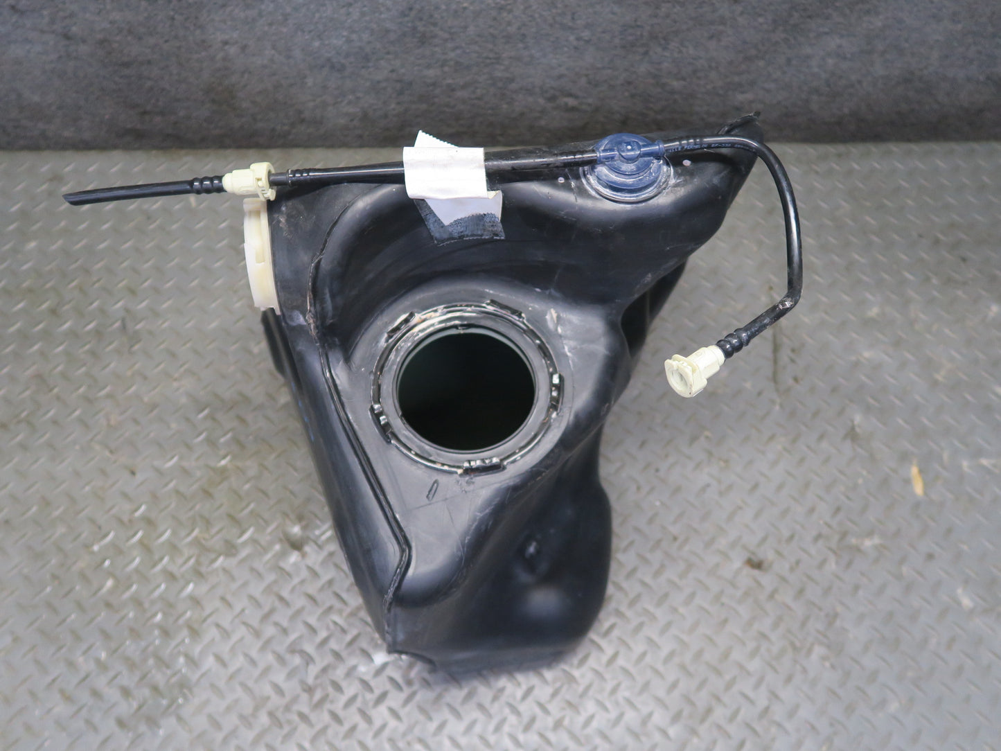 2004-2009 Cadillac XLR Rear Right Pass Side Gas Fuel Tank Reservoir