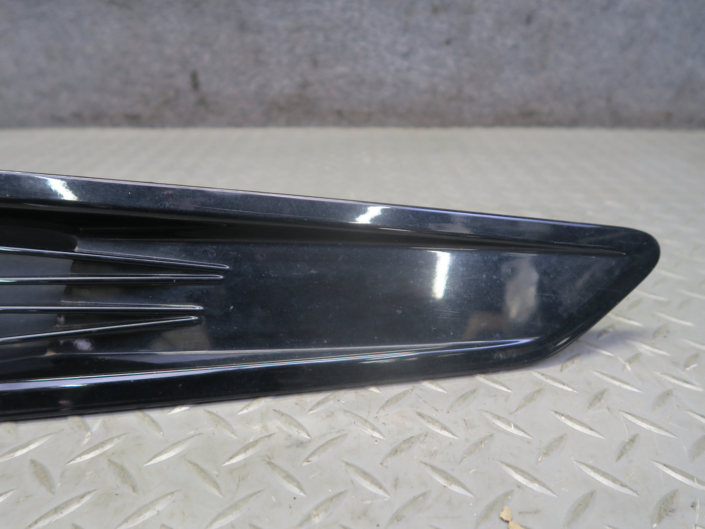 16-18 Chevrolet Camaro SS Set of 2 Front Left & Right Hood Vent Scoop OEM