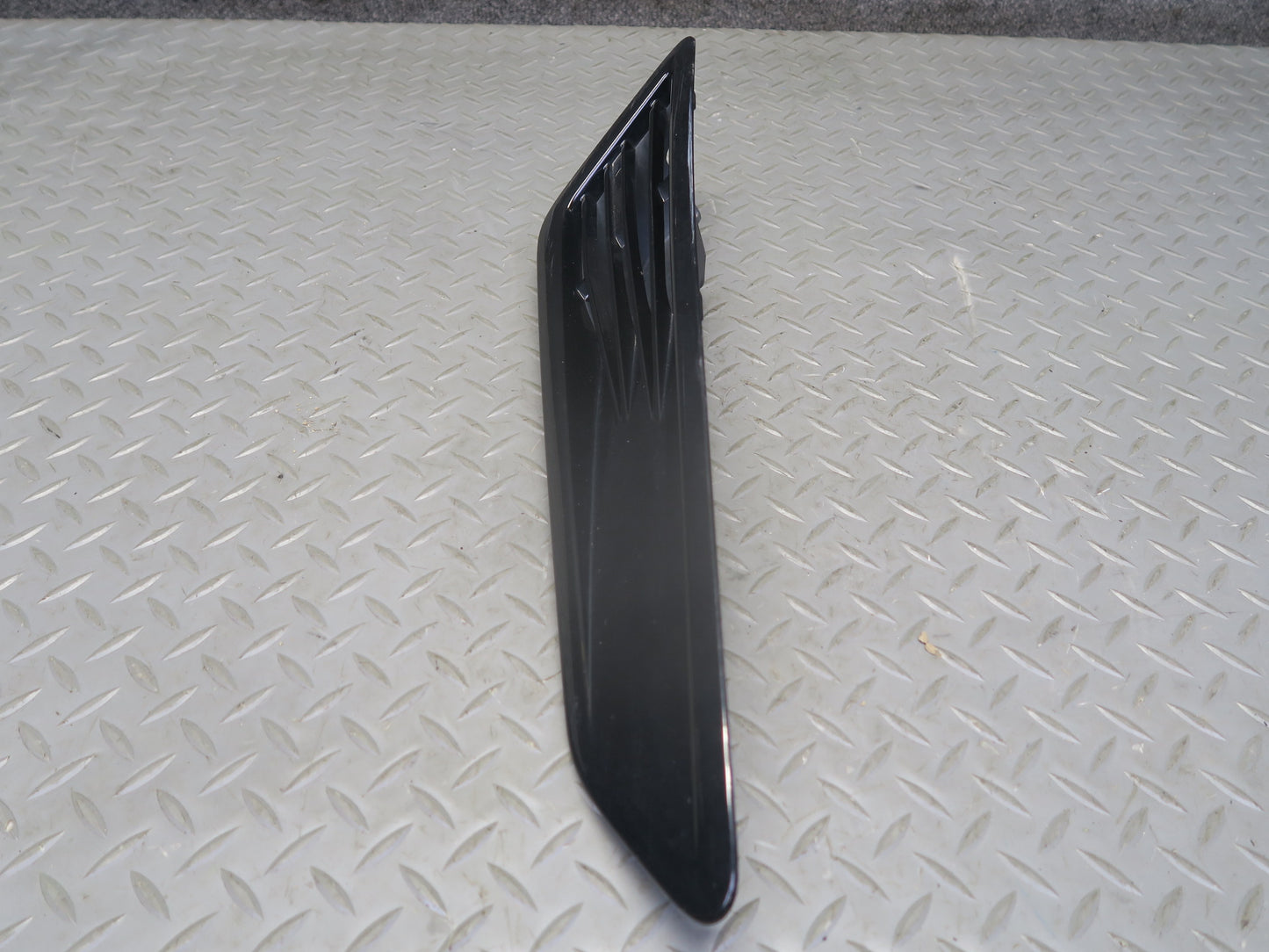 16-18 Chevrolet Camaro SS Set of 2 Front Left & Right Hood Vent Scoop OEM