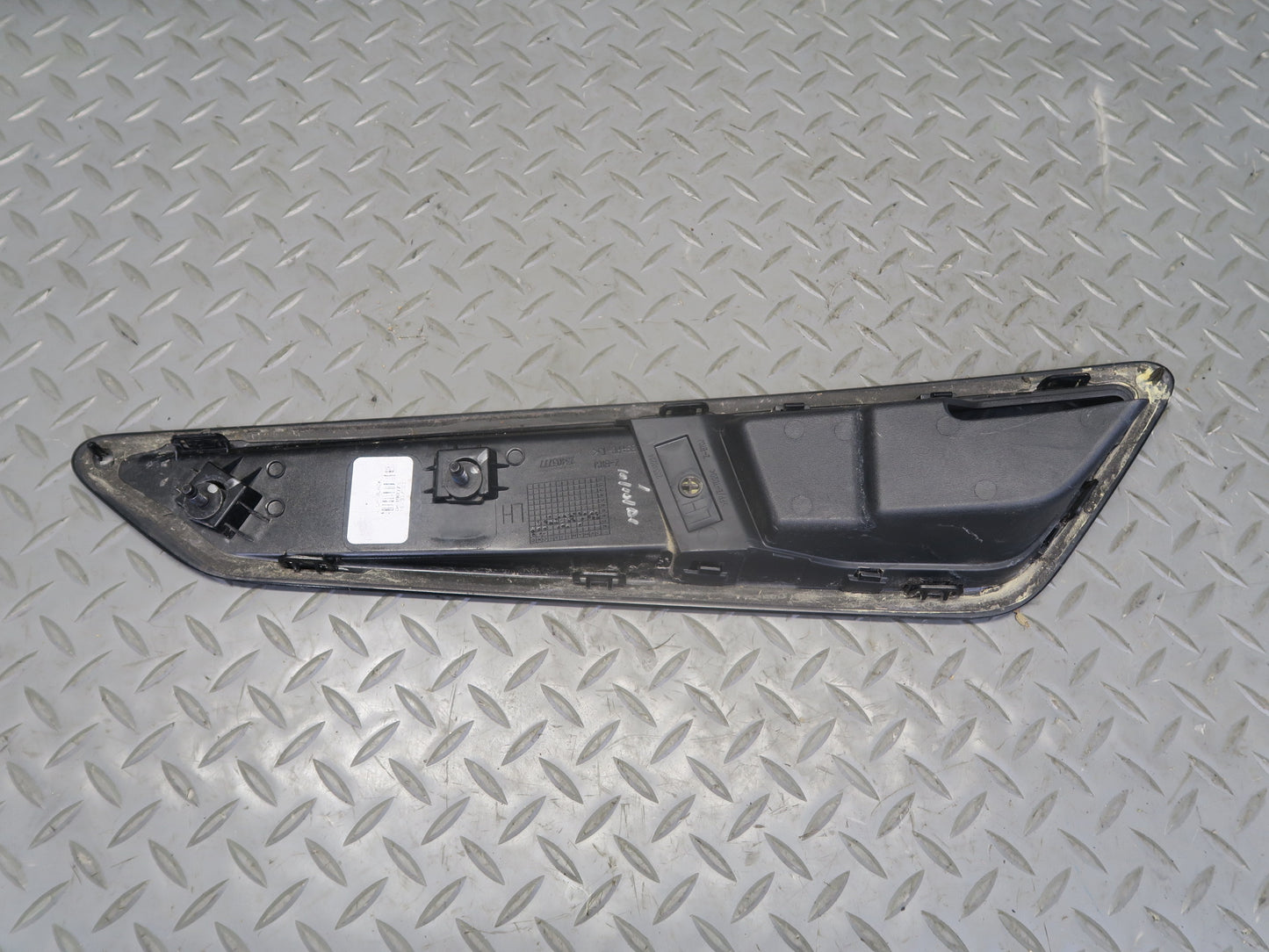 16-18 Chevrolet Camaro SS Set of 2 Front Left & Right Hood Vent Scoop OEM