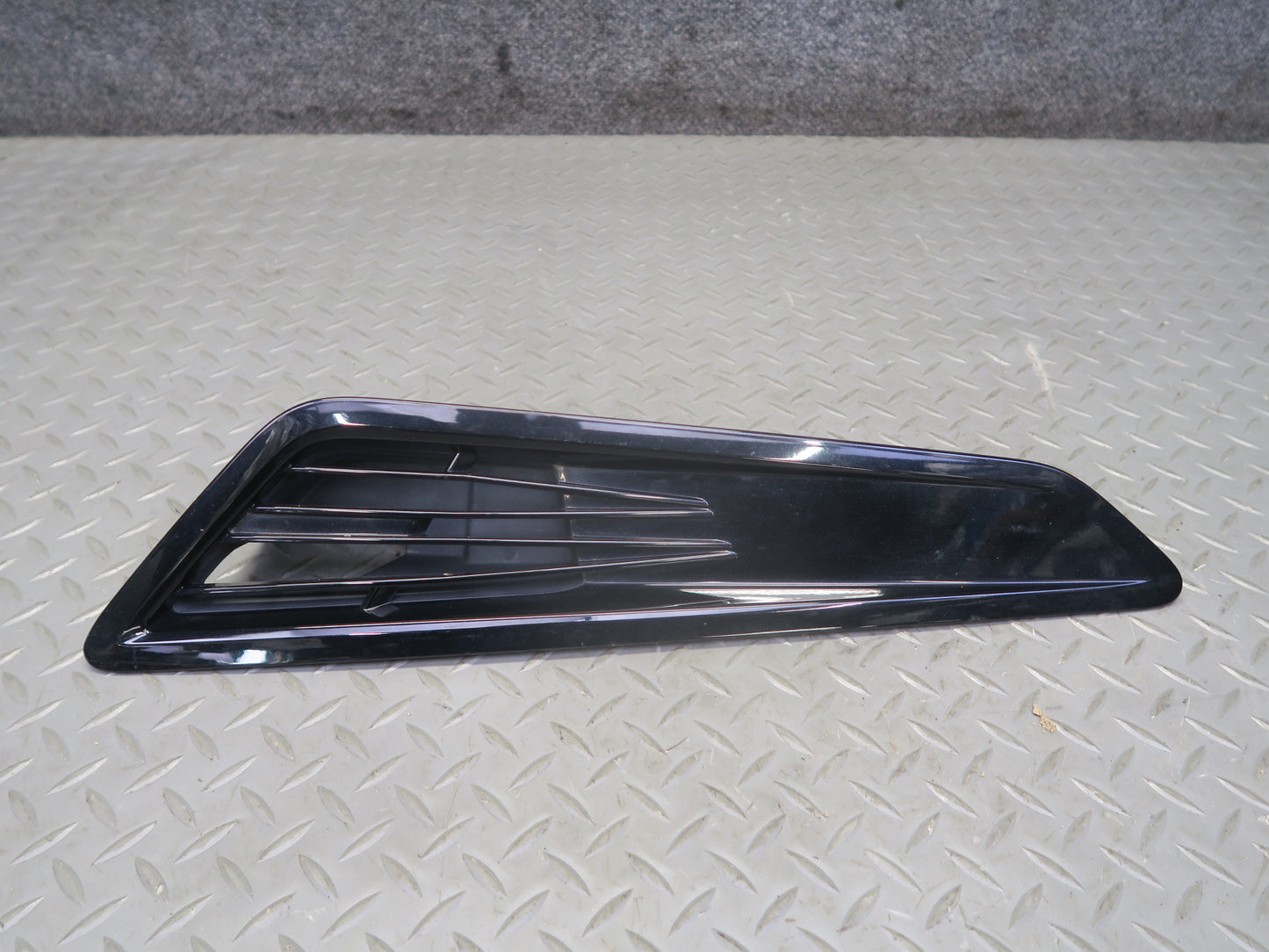 16-18 Chevrolet Camaro SS Set of 2 Front Left & Right Hood Vent Scoop OEM