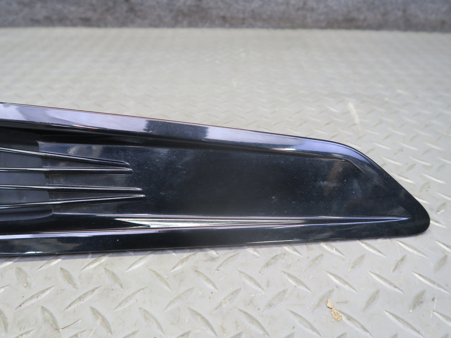 16-18 Chevrolet Camaro SS Set of 2 Front Left & Right Hood Vent Scoop OEM