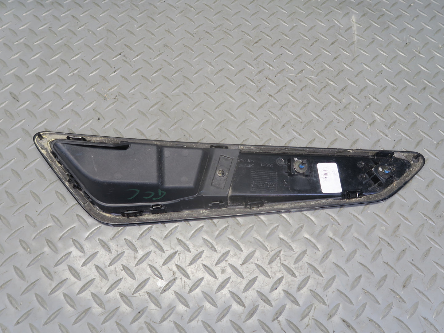 16-18 Chevrolet Camaro SS Set of 2 Front Left & Right Hood Vent Scoop OEM
