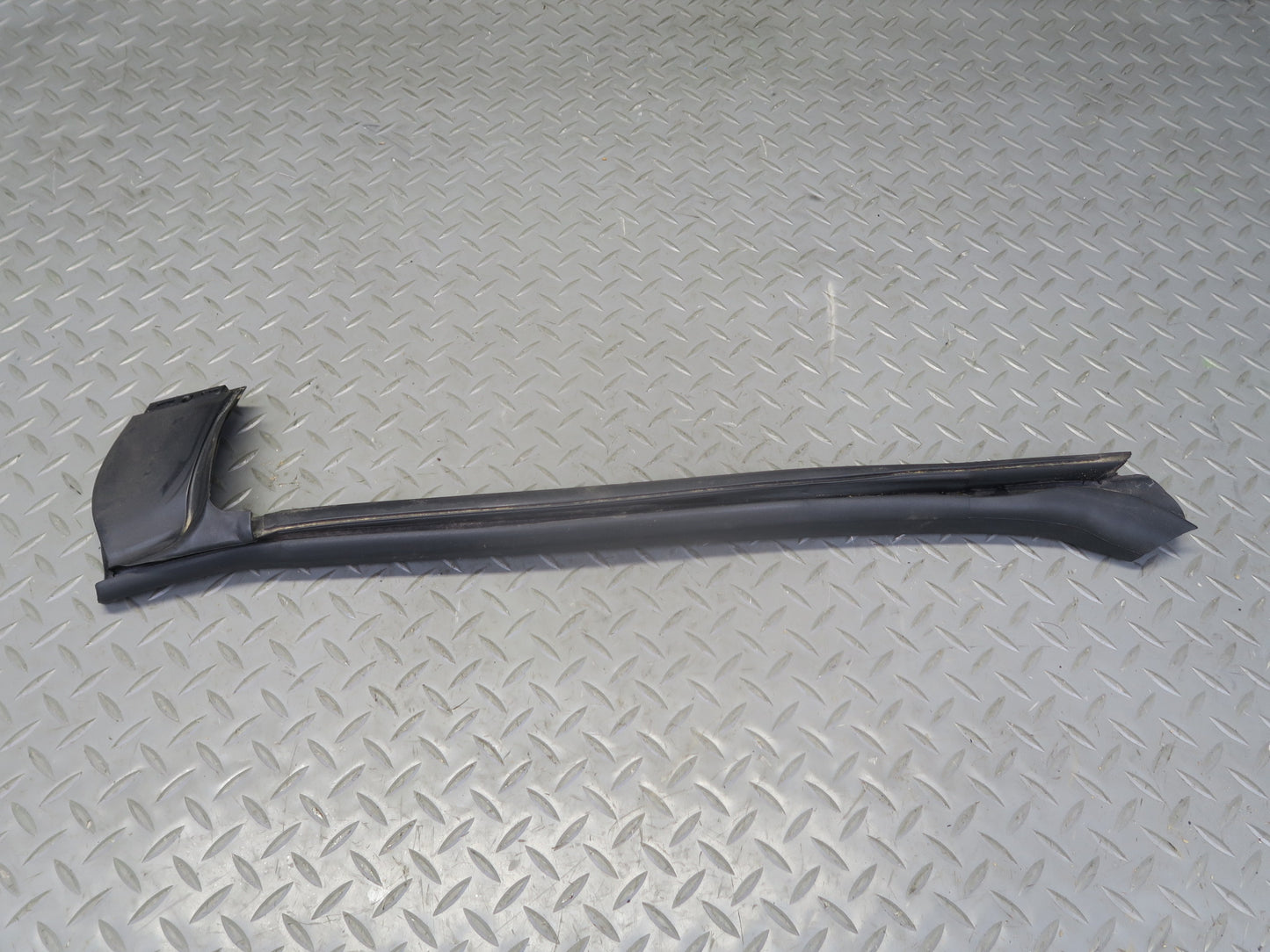 16-24 Chevrolet Camaro SS Convertible Right Door Weatherstrip Rubber Seal Gasket