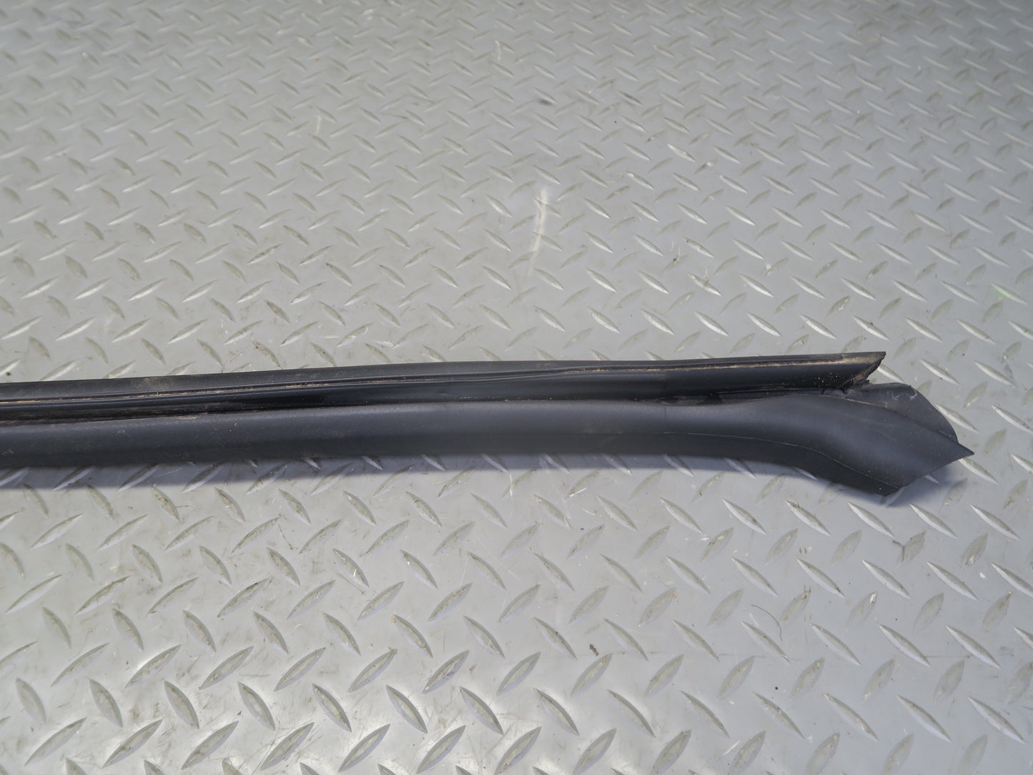 16-24 Chevrolet Camaro SS Convertible Right Door Weatherstrip Rubber Seal Gasket