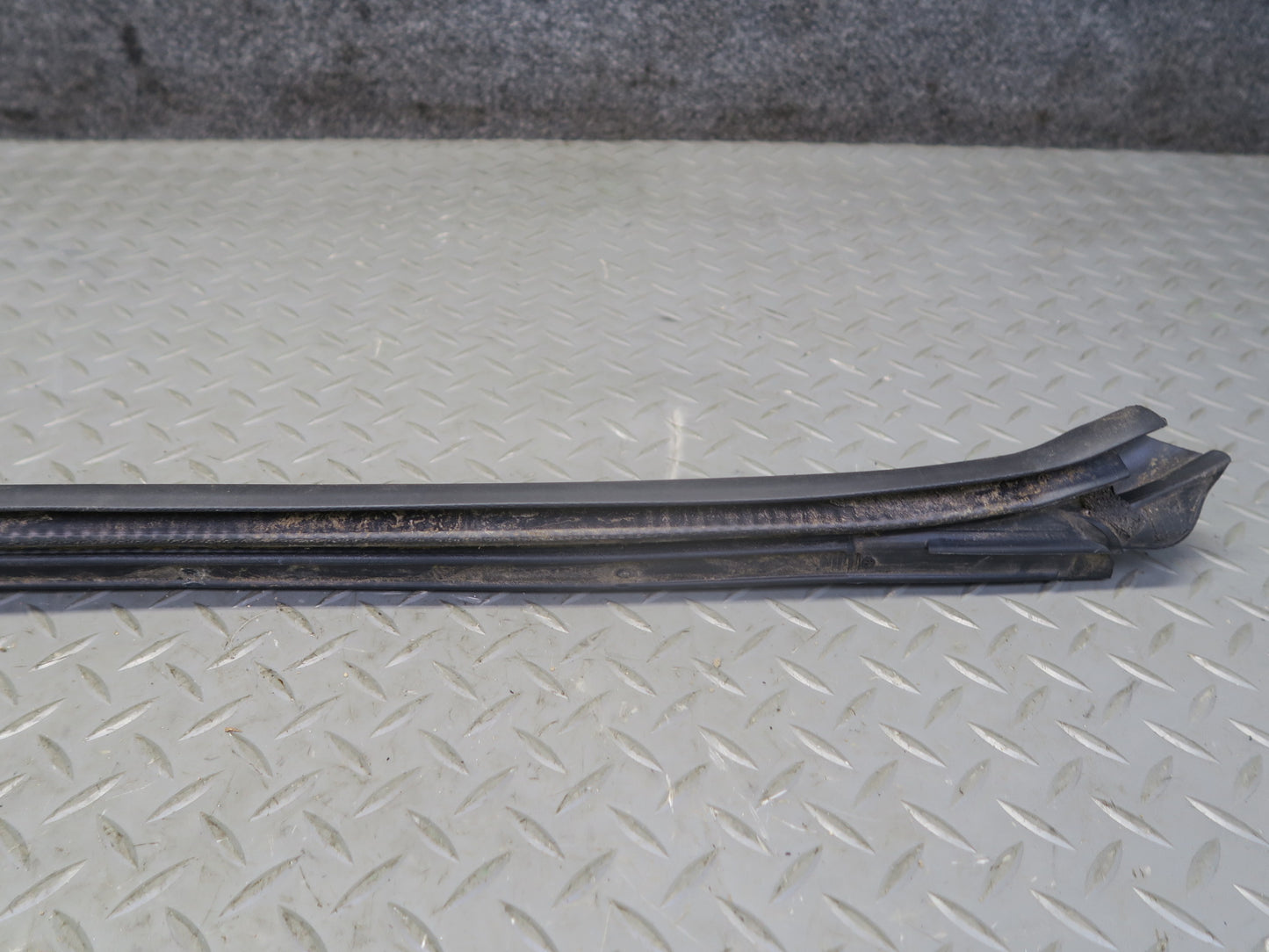 16-24 Chevrolet Camaro SS Convertible Right Door Weatherstrip Rubber Seal Gasket