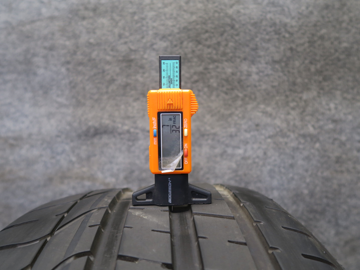 Pirelli Pzero Summer Tire 255/30 ZR20 92Y 0423 7/32 Tread