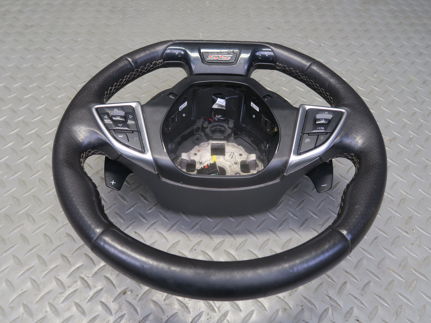 16-23 Chevrolet Camaro SS A/T Leather Heated Steering w Controls & Shifters OEM