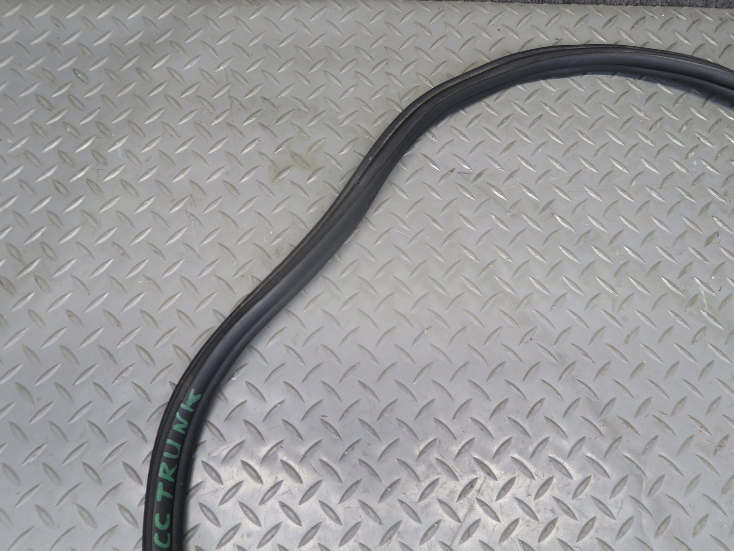 16-24 Chevrolet Camaro SS Rear Trunk Lid  Weatherstrip Rubber Seal OEM