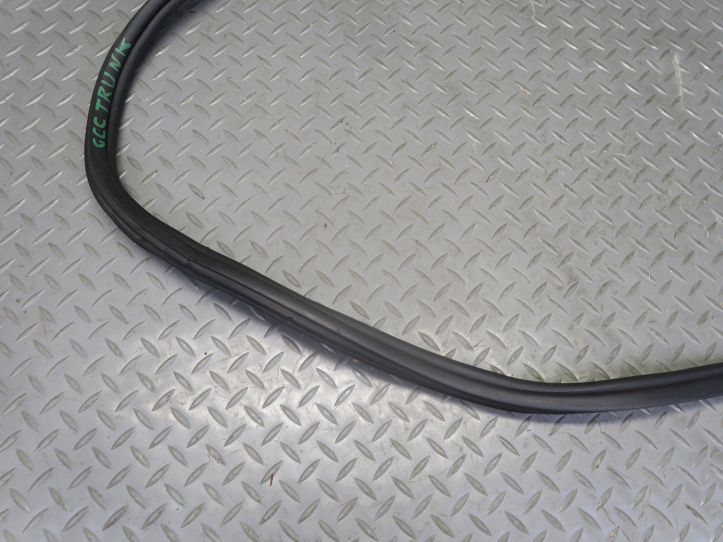 16-24 Chevrolet Camaro SS Rear Trunk Lid  Weatherstrip Rubber Seal OEM