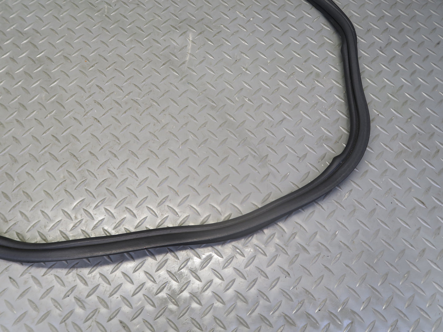 16-24 Chevrolet Camaro SS Rear Trunk Lid  Weatherstrip Rubber Seal OEM