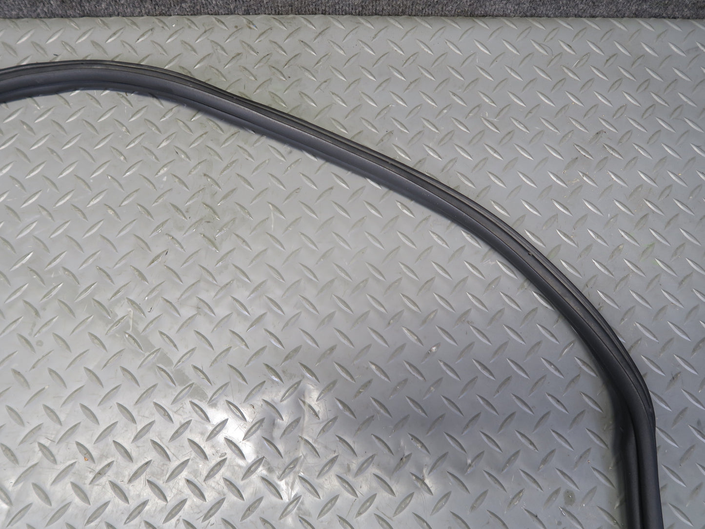 16-24 Chevrolet Camaro SS Rear Trunk Lid  Weatherstrip Rubber Seal OEM