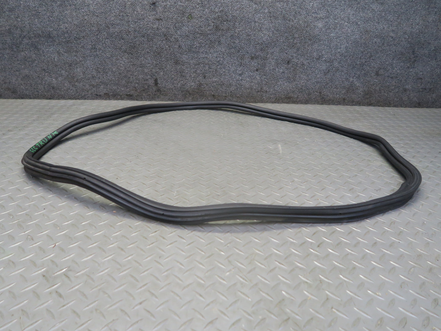 16-24 Chevrolet Camaro SS Rear Trunk Lid  Weatherstrip Rubber Seal OEM