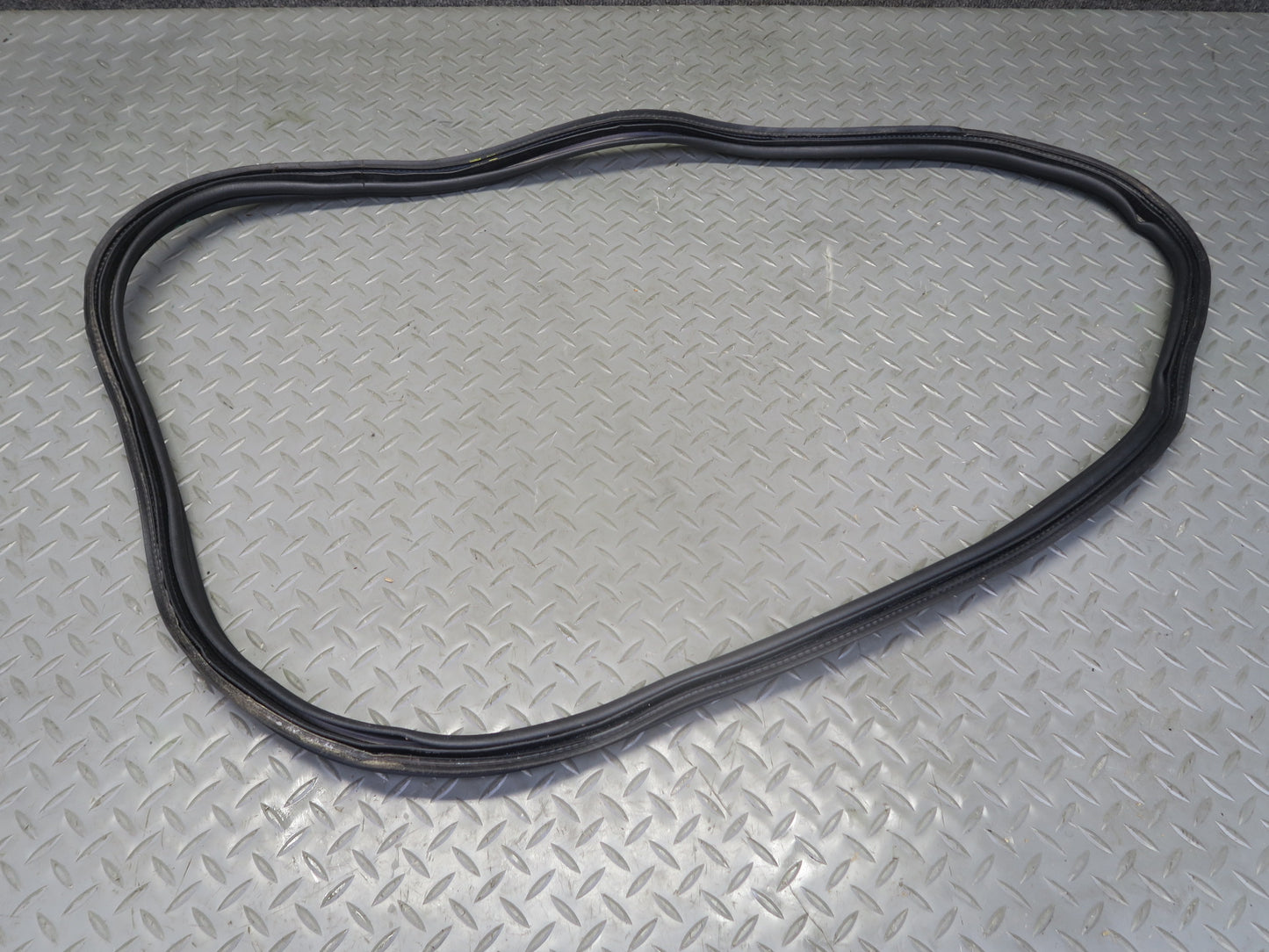 16-24 Chevrolet Camaro SS Rear Trunk Lid  Weatherstrip Rubber Seal OEM