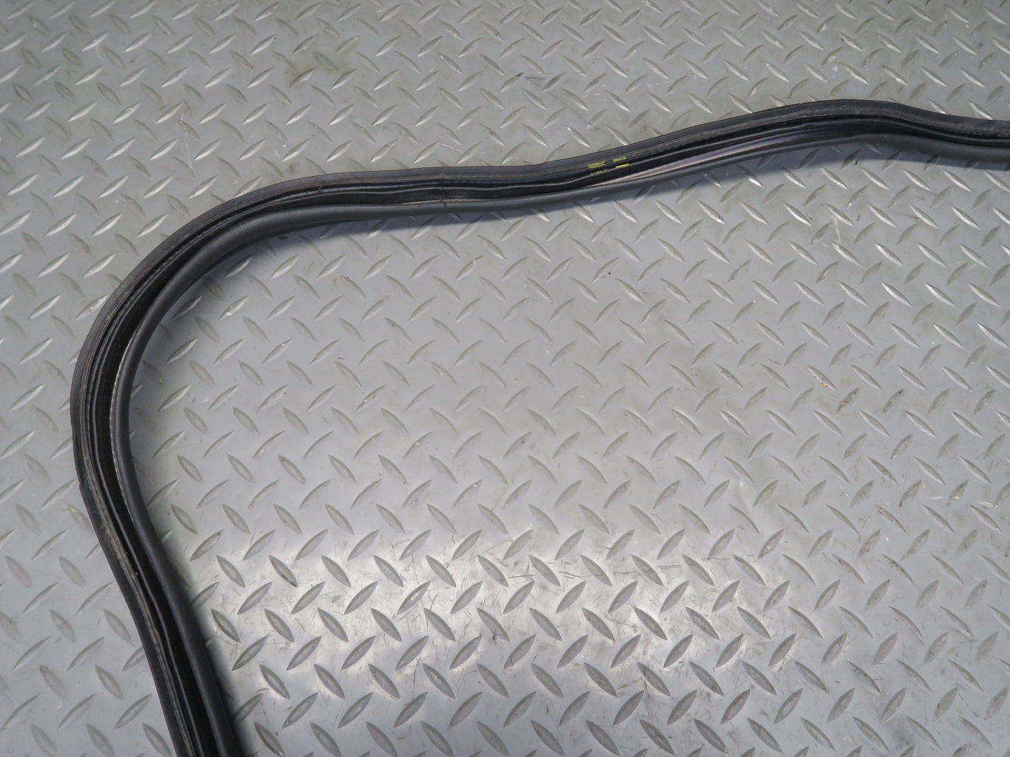 16-24 Chevrolet Camaro SS Rear Trunk Lid  Weatherstrip Rubber Seal OEM