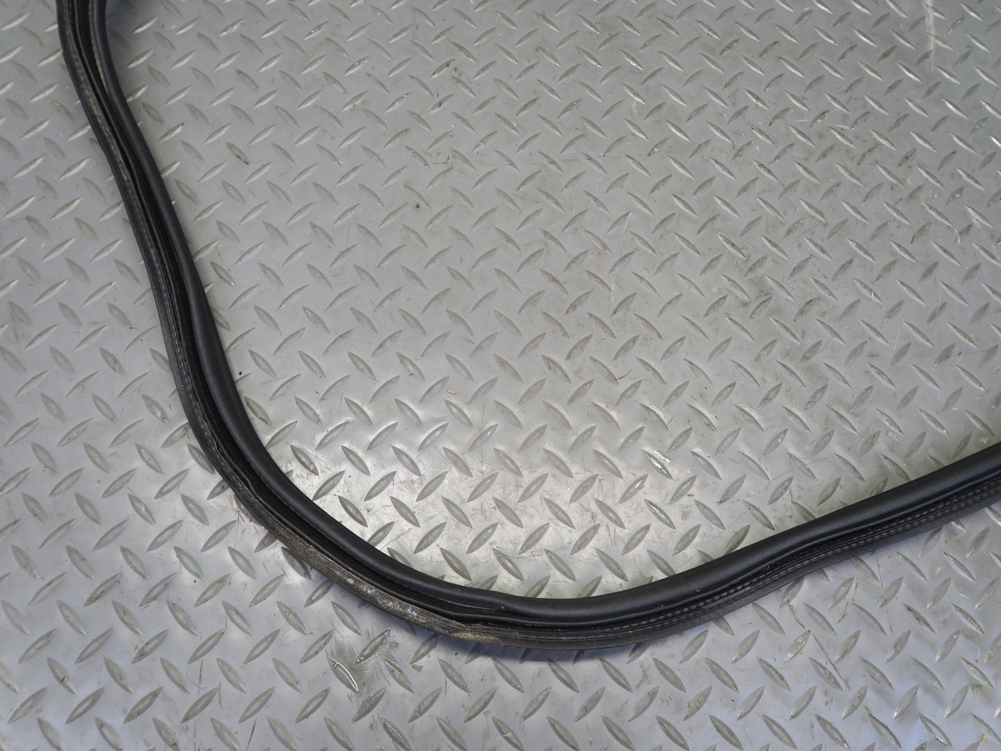 16-24 Chevrolet Camaro SS Rear Trunk Lid  Weatherstrip Rubber Seal OEM