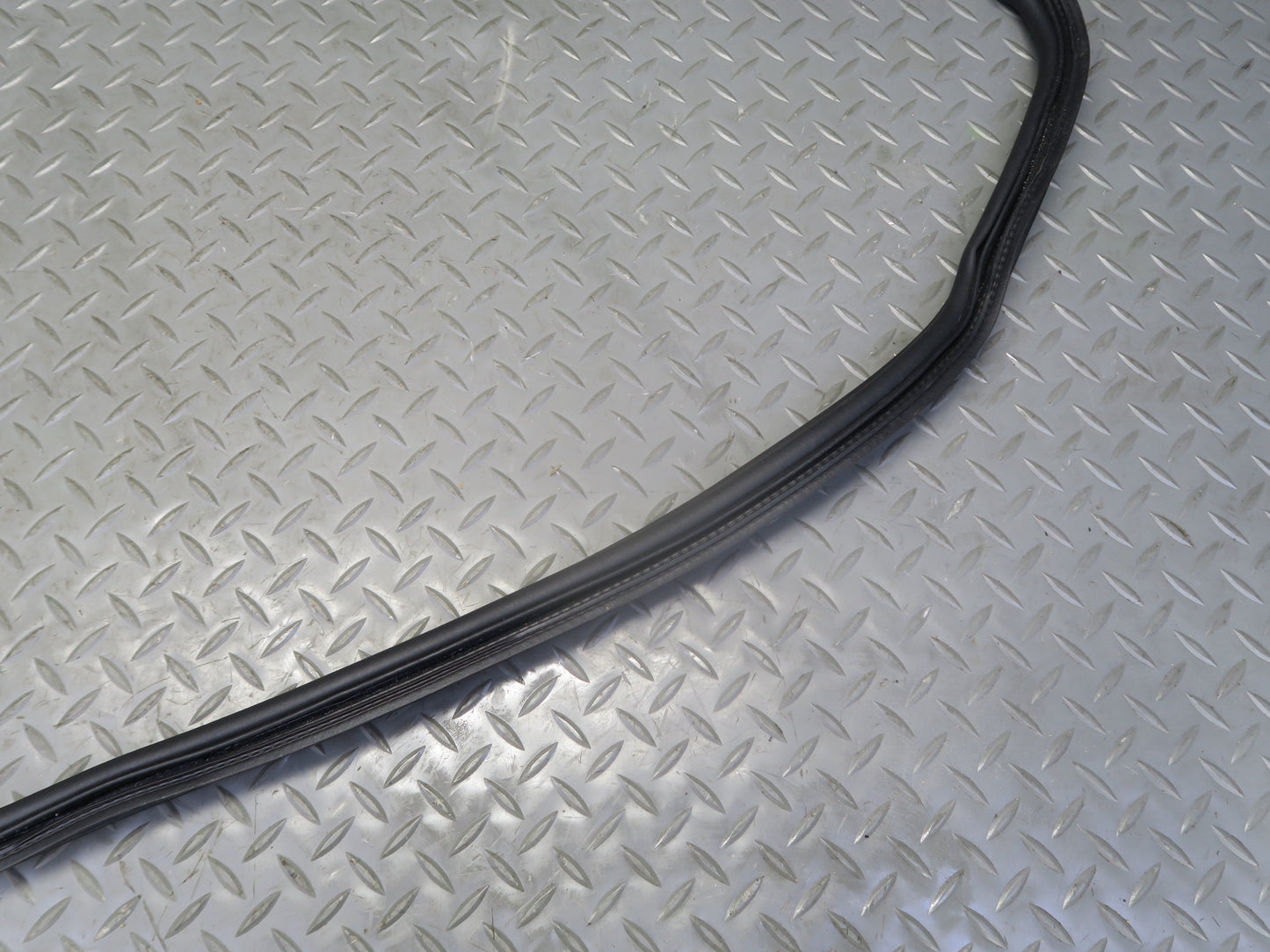 16-24 Chevrolet Camaro SS Rear Trunk Lid  Weatherstrip Rubber Seal OEM