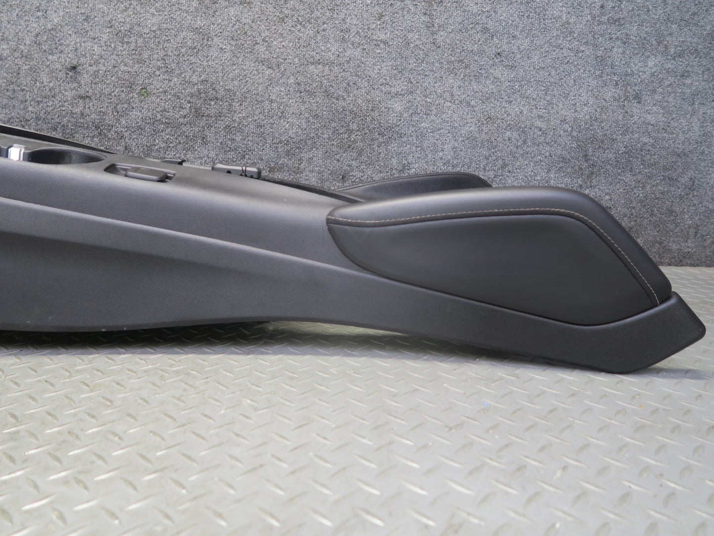16-18 Chevrolet Camaro SS A/T Center Console Trim Cover Panel w Phone Module OEM