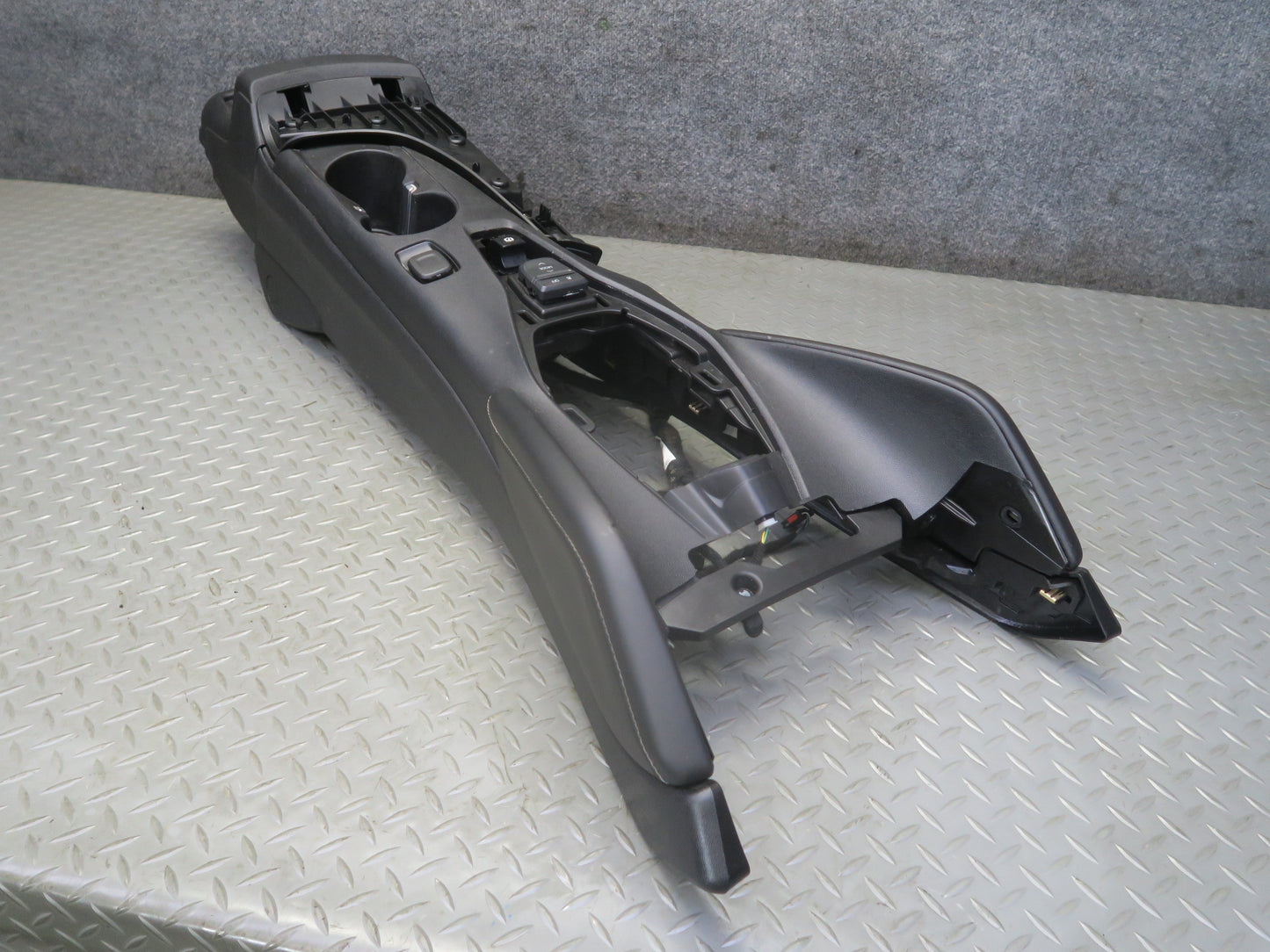 16-18 Chevrolet Camaro SS A/T Center Console Trim Cover Panel w Phone Module OEM