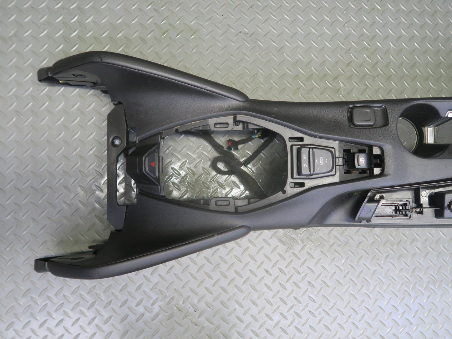 16-18 Chevrolet Camaro SS A/T Center Console Trim Cover Panel w Phone Module OEM