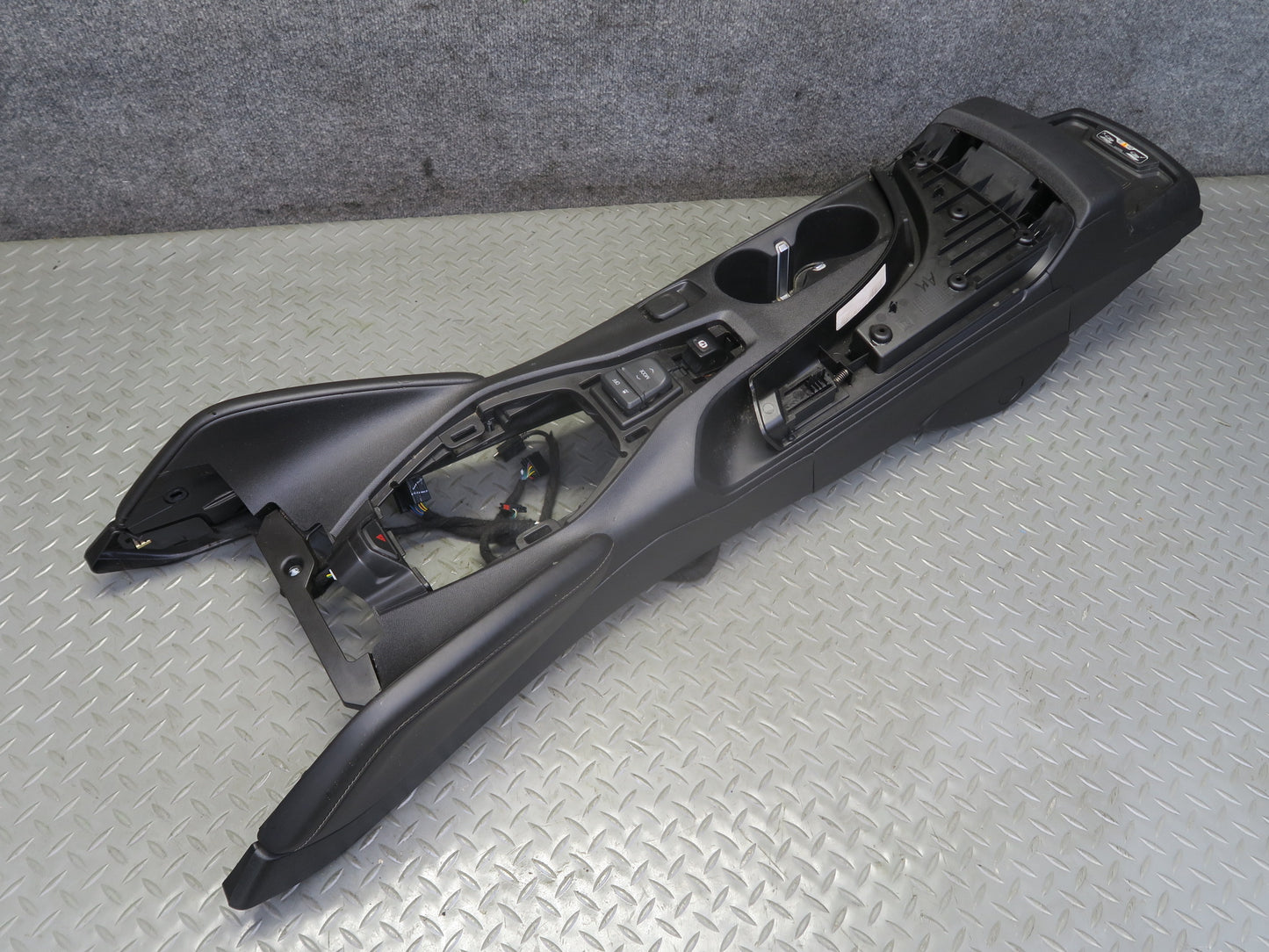 16-18 Chevrolet Camaro SS A/T Center Console Trim Cover Panel w Phone Module OEM