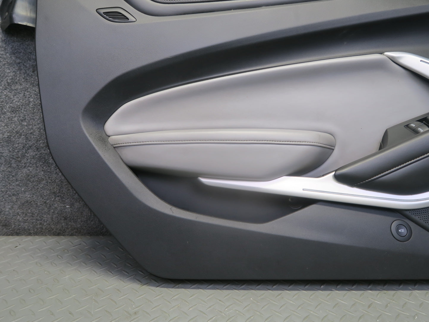 2018 Chevrolet Camaro SS Left Door Interior Trim Cover Panel OEM