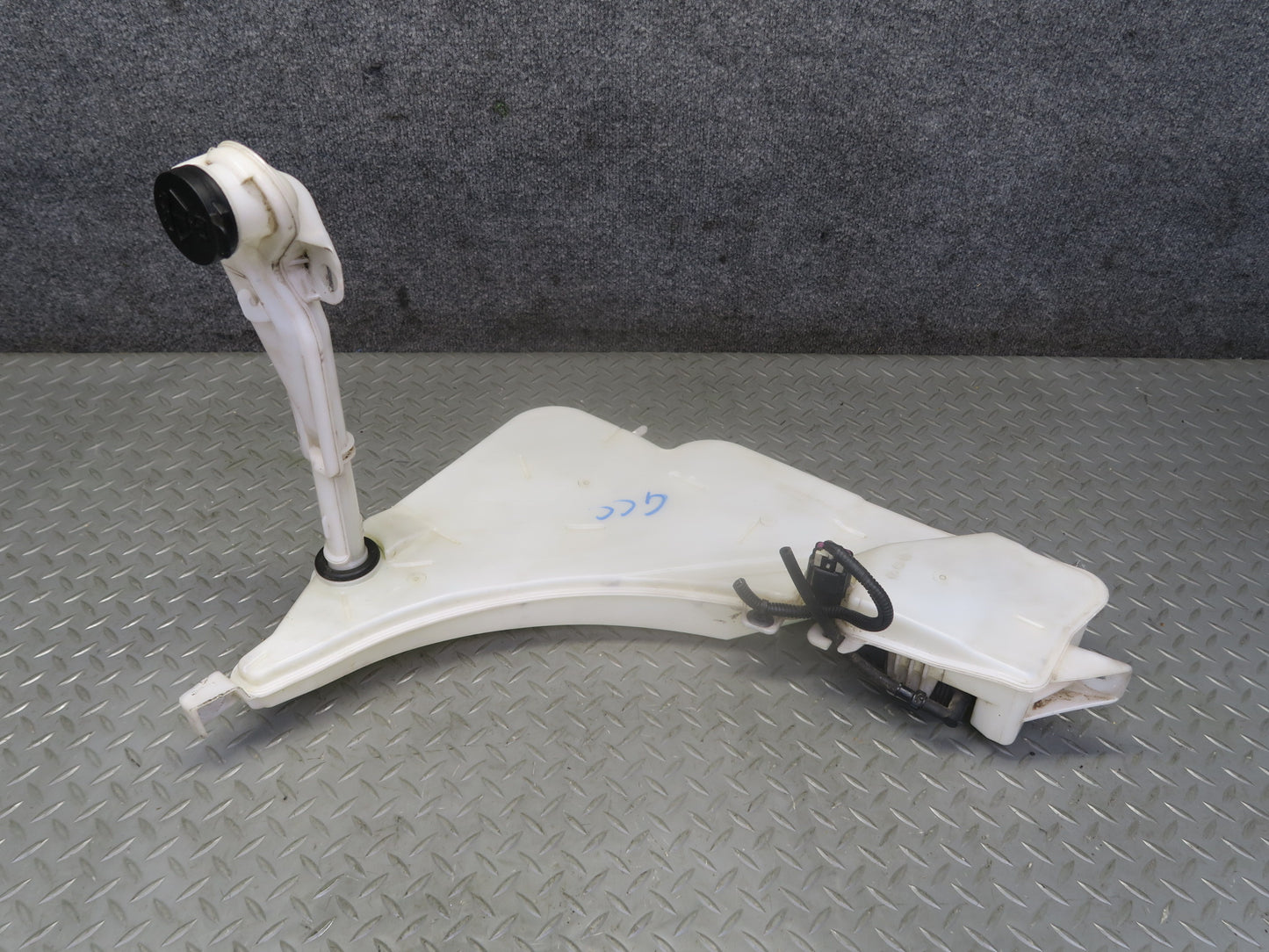 16-24 Chevrolet Camaro SS Windshield Washer Fluid Tank Reservoir 84030301 OEM