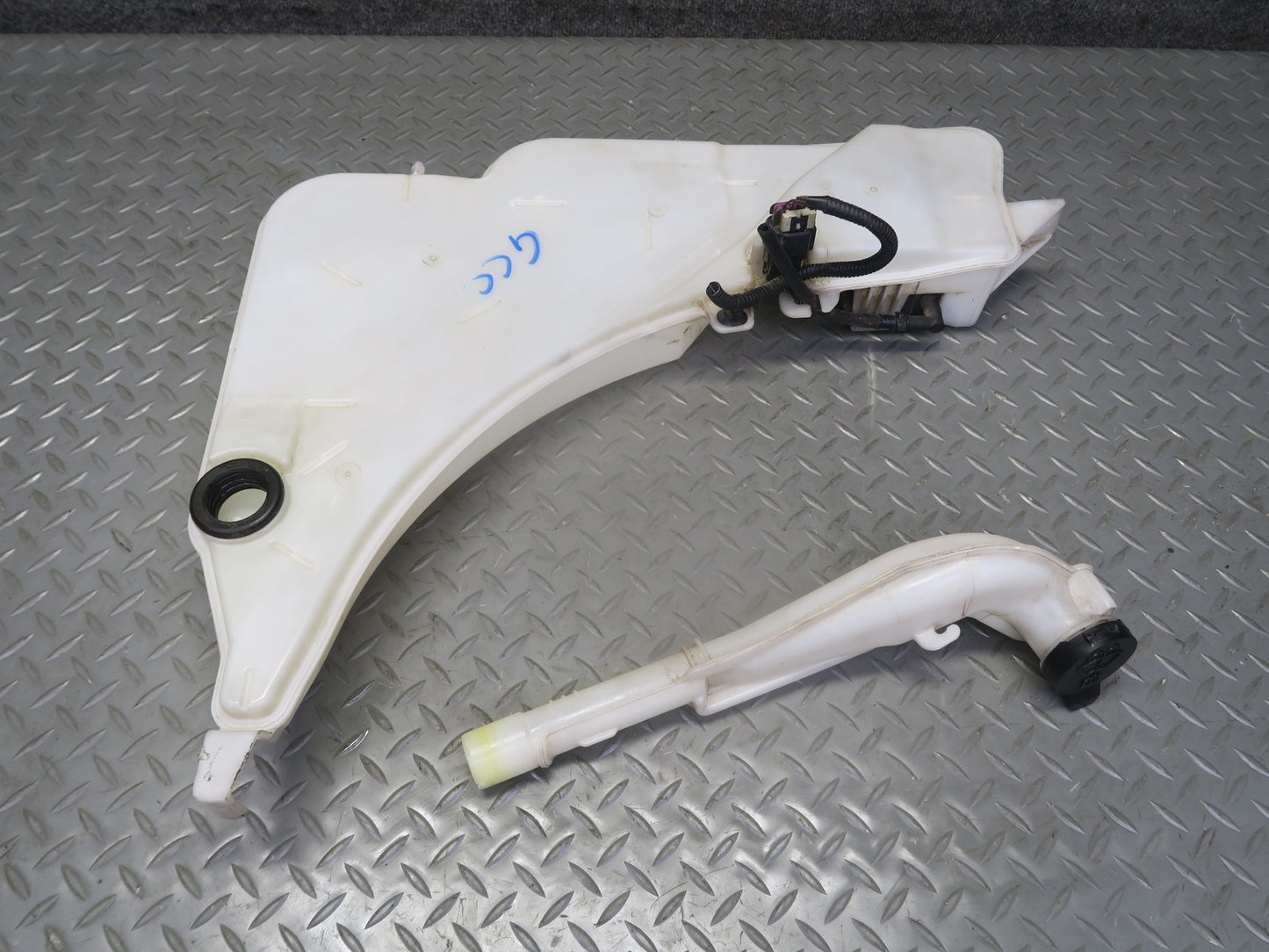 16-24 Chevrolet Camaro SS Windshield Washer Fluid Tank Reservoir 84030301 OEM
