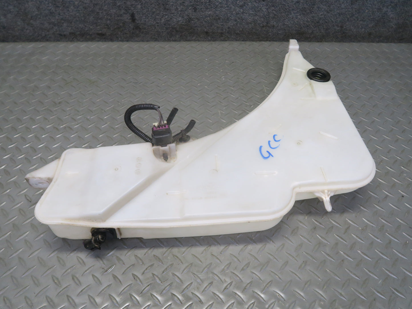 16-24 Chevrolet Camaro SS Windshield Washer Fluid Tank Reservoir 84030301 OEM