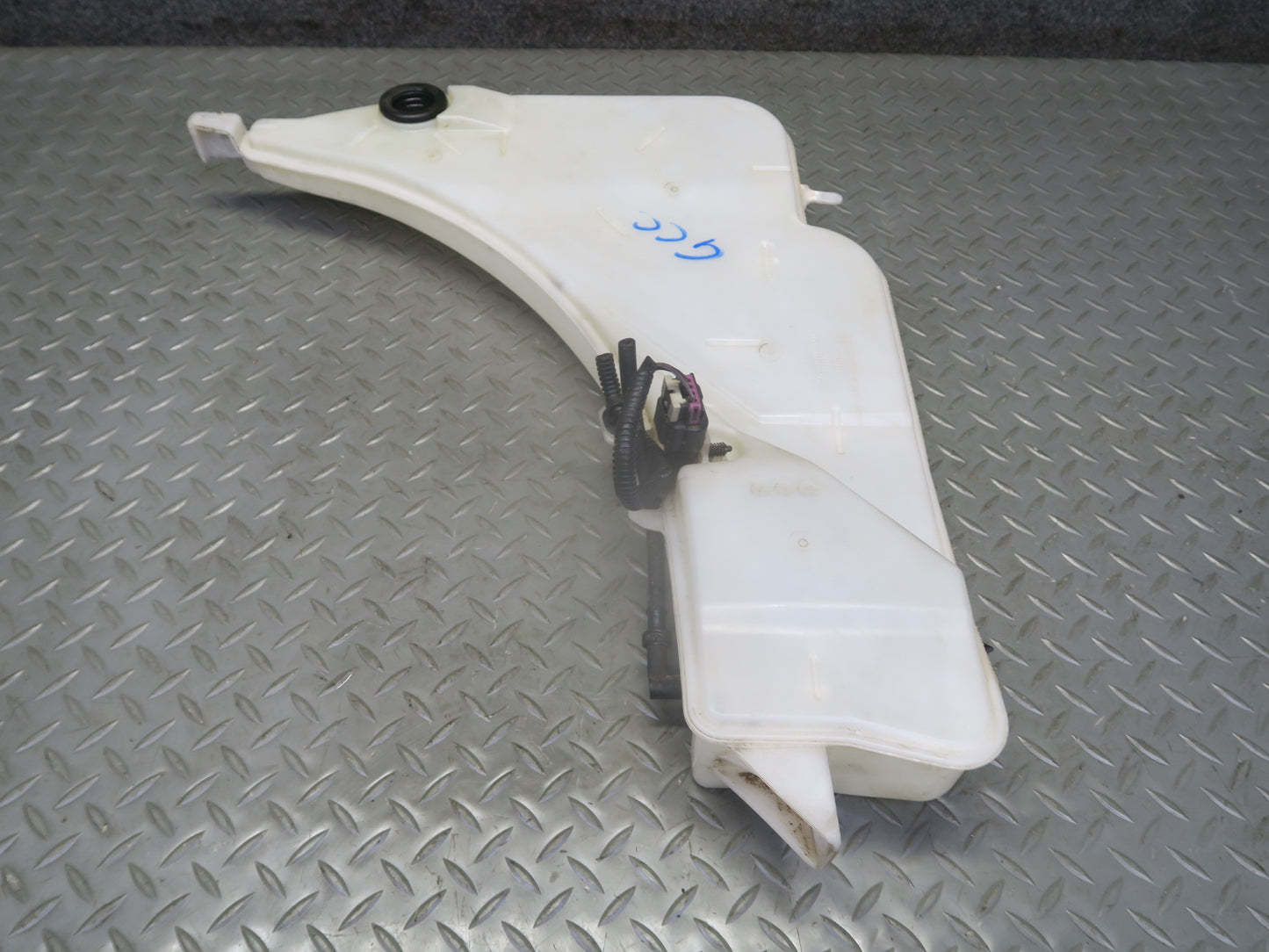16-24 Chevrolet Camaro SS Windshield Washer Fluid Tank Reservoir 84030301 OEM