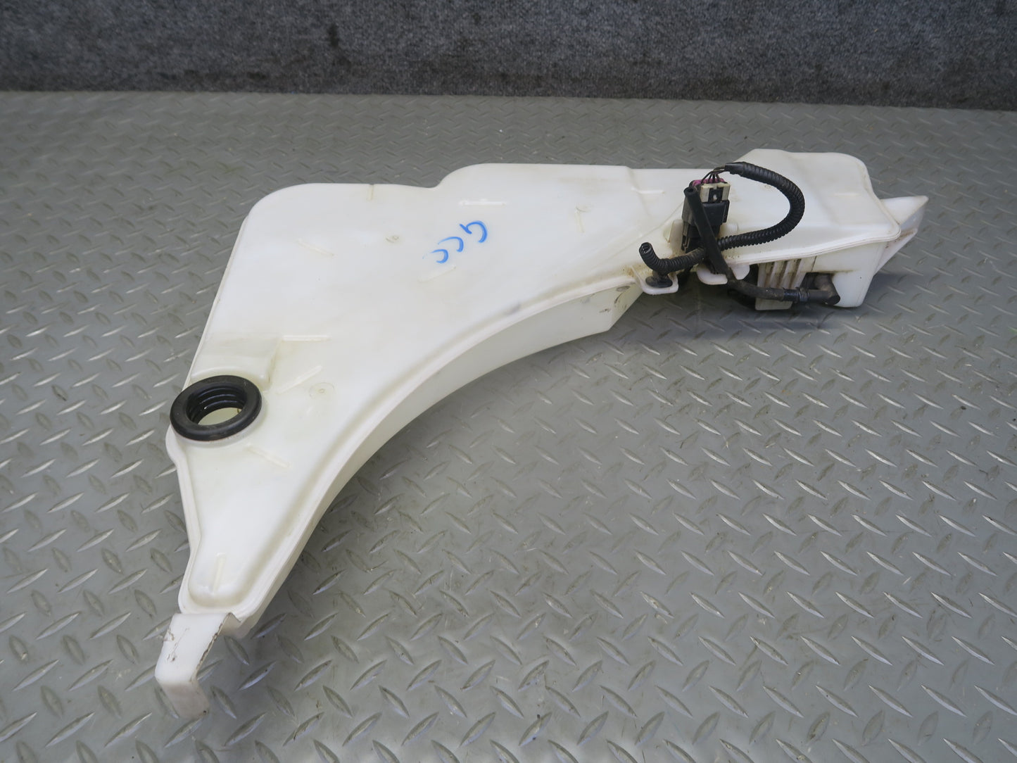 16-24 Chevrolet Camaro SS Windshield Washer Fluid Tank Reservoir 84030301 OEM