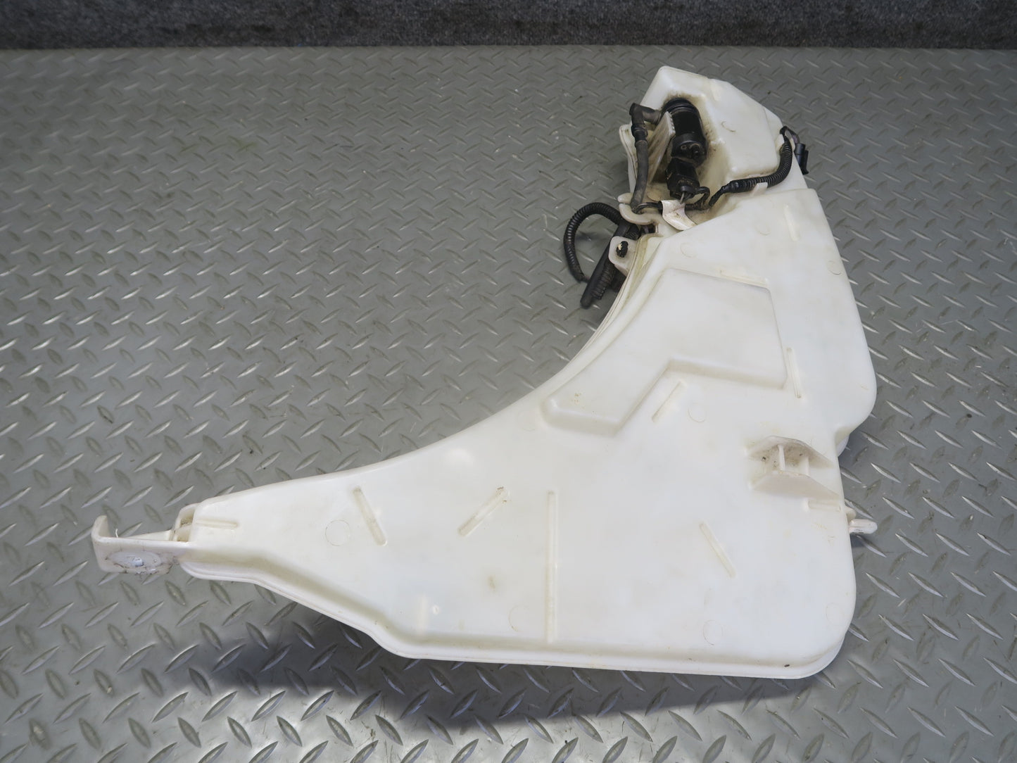 16-24 Chevrolet Camaro SS Windshield Washer Fluid Tank Reservoir 84030301 OEM