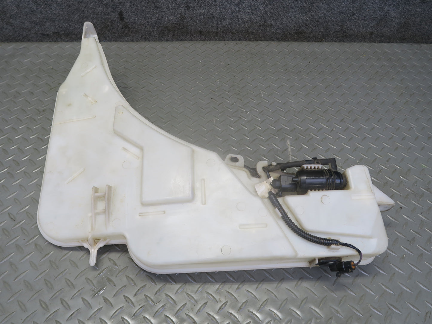 16-24 Chevrolet Camaro SS Windshield Washer Fluid Tank Reservoir 84030301 OEM