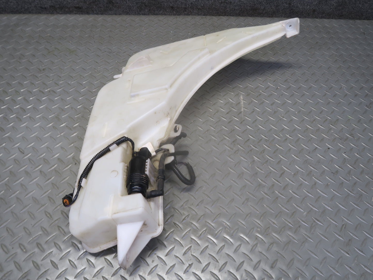 16-24 Chevrolet Camaro SS Windshield Washer Fluid Tank Reservoir 84030301 OEM