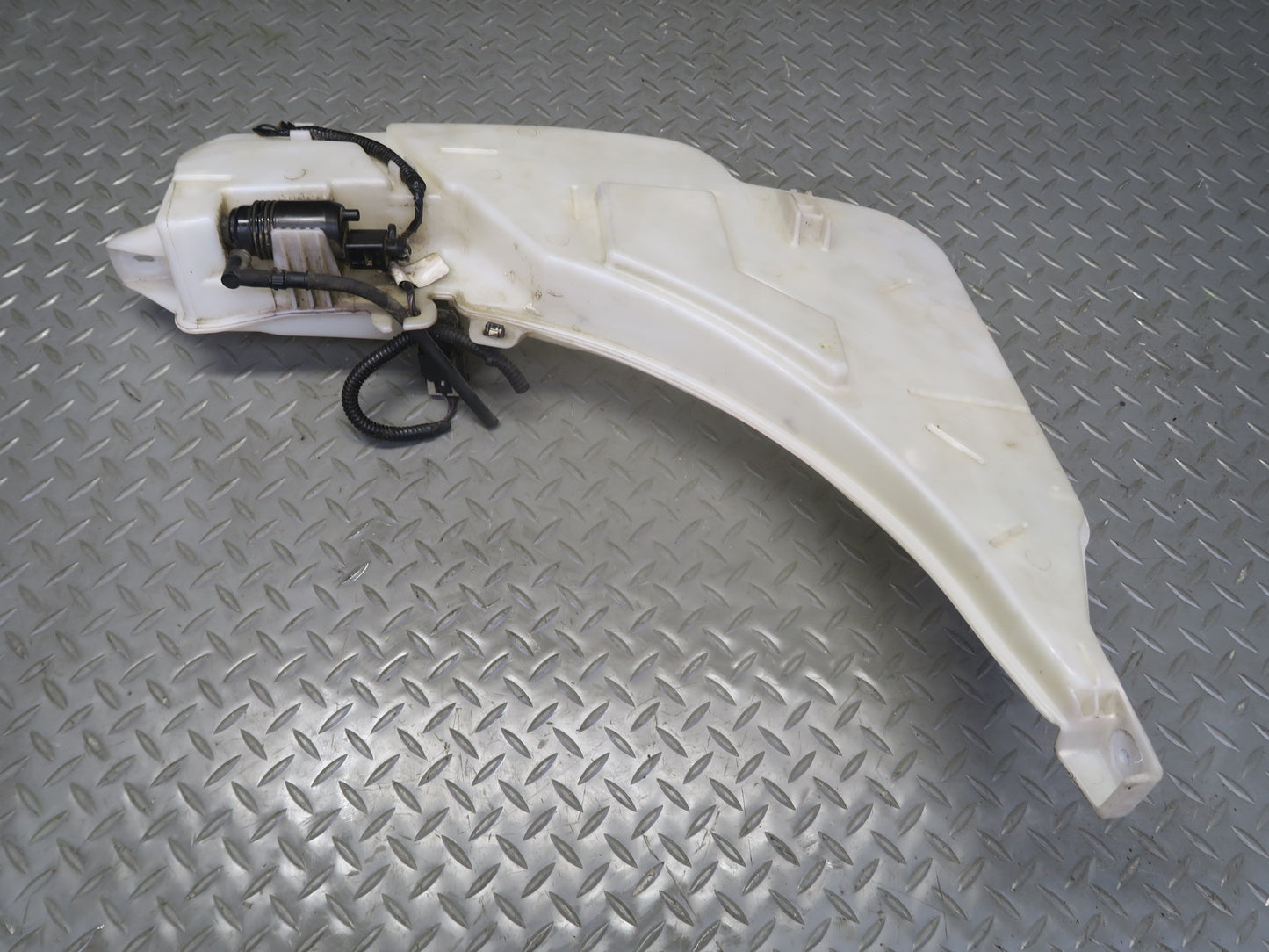 16-24 Chevrolet Camaro SS Windshield Washer Fluid Tank Reservoir 84030301 OEM
