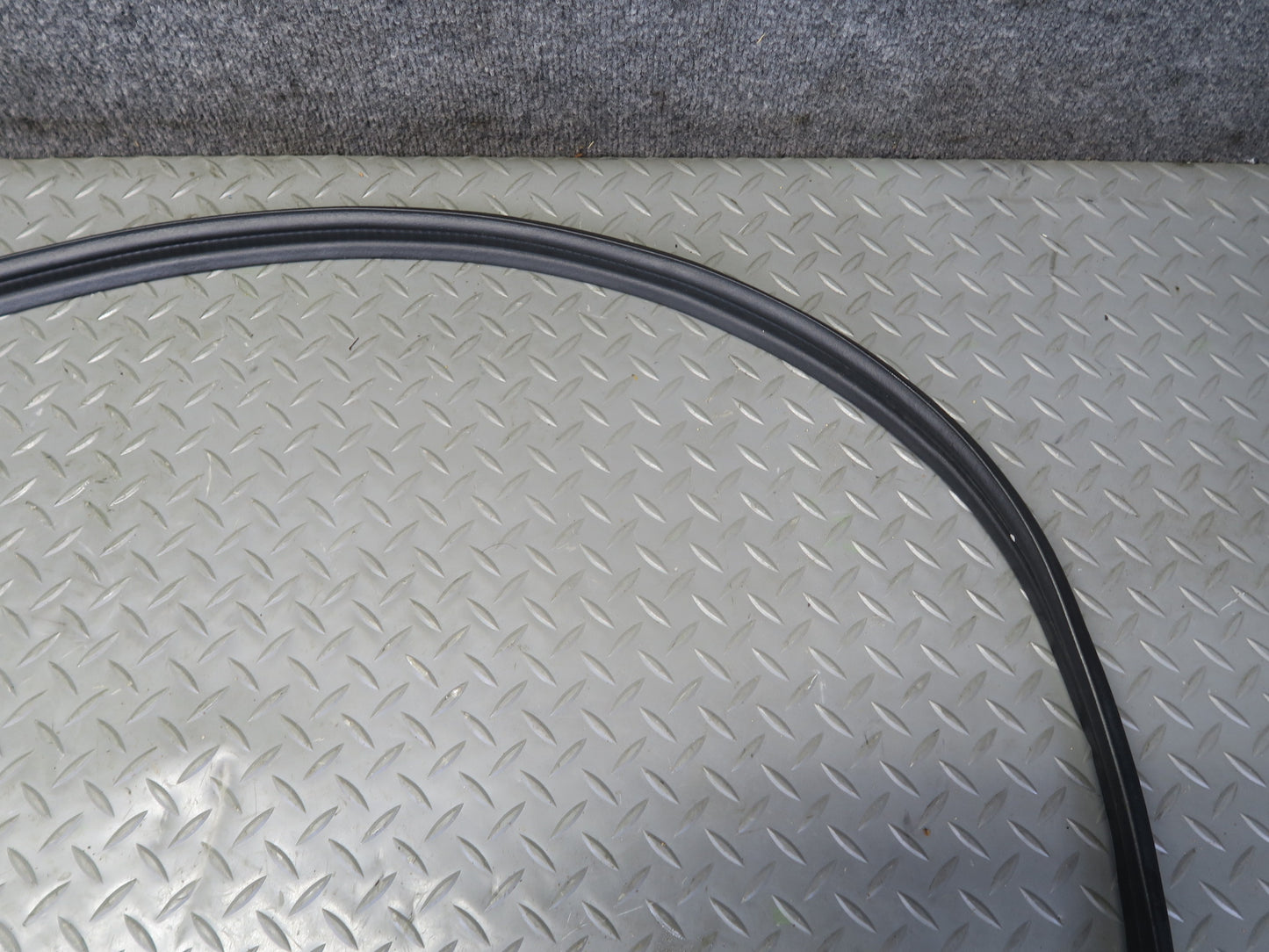04-09 Nissan 350Z Z33 Convertible Set of 3 Rear Deck Door Weatherstrip Seal OEM