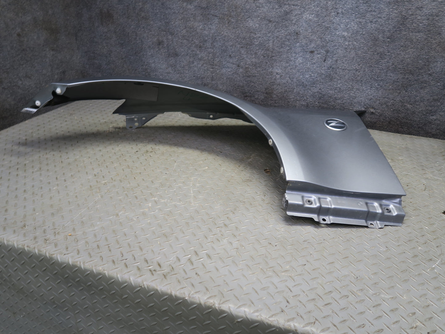 03-06 Nissan Z33 350Z Front Left Fender Shell Cover Panel Silver OEM
