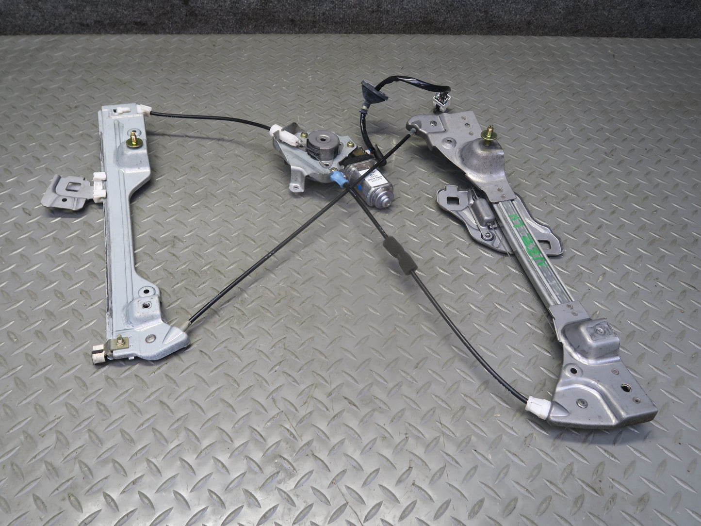 04-09 Nissan Z33 350Z Convertible Left Door Window Regulator w Motor OEM