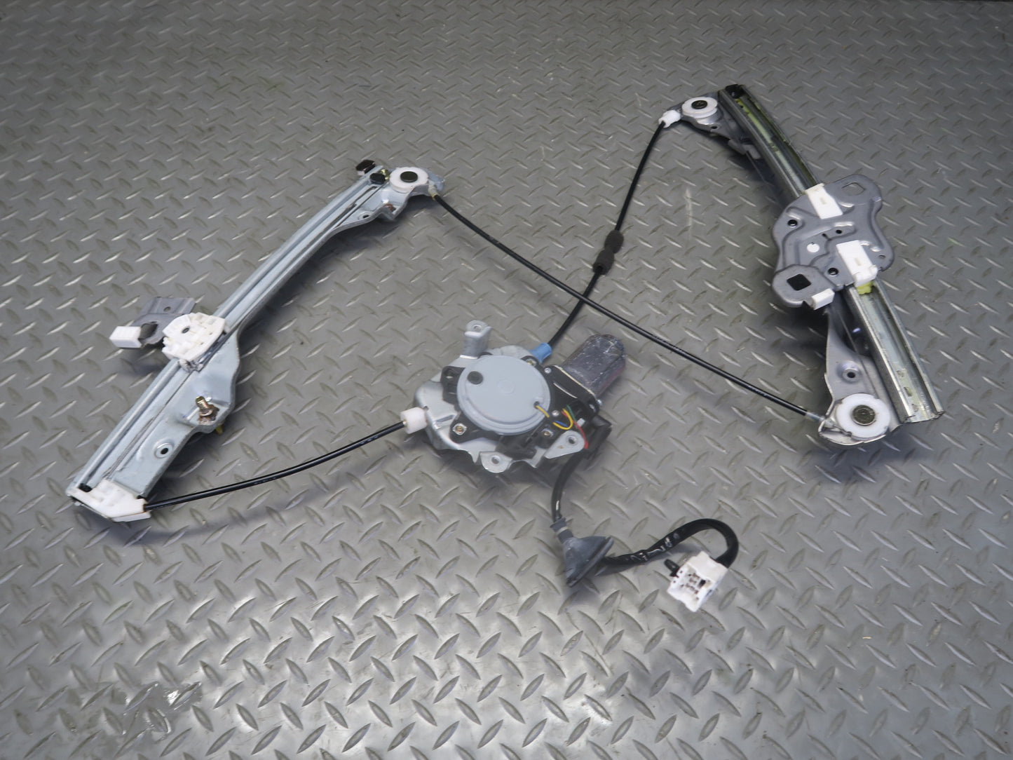 04-09 Nissan Z33 350Z Convertible Left Door Window Regulator w Motor OEM