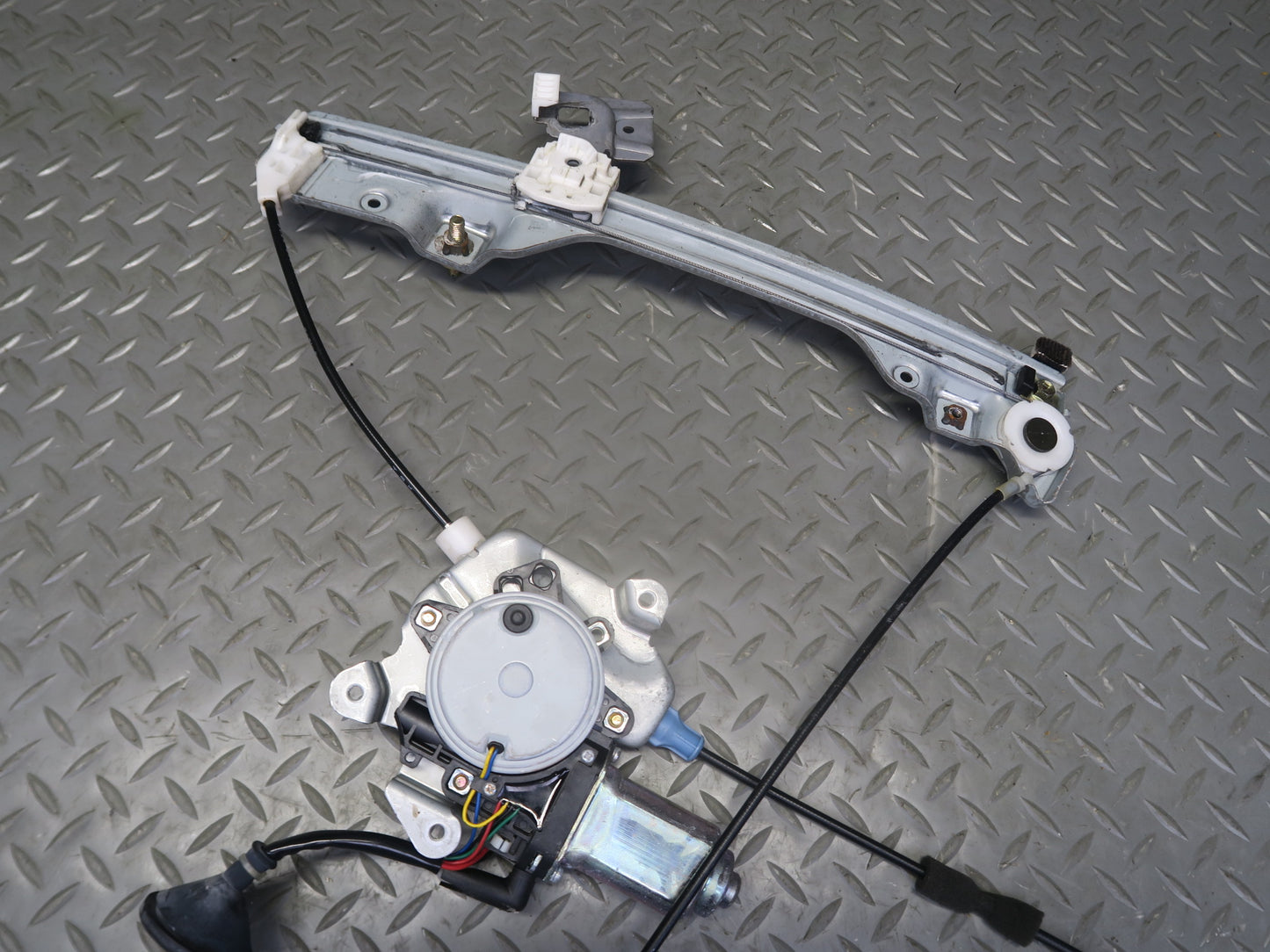 04-09 Nissan Z33 350Z Convertible Left Door Window Regulator w Motor OEM