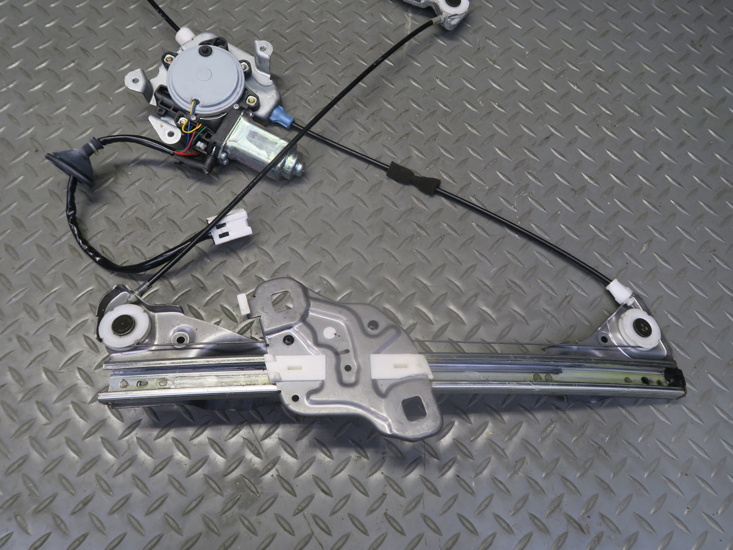 04-09 Nissan Z33 350Z Convertible Left Door Window Regulator w Motor OEM