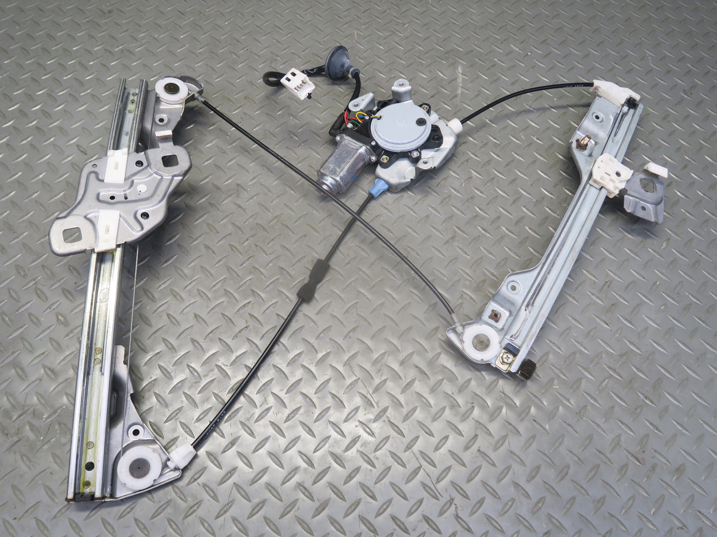 04-09 Nissan Z33 350Z Convertible Left Door Window Regulator w Motor OEM