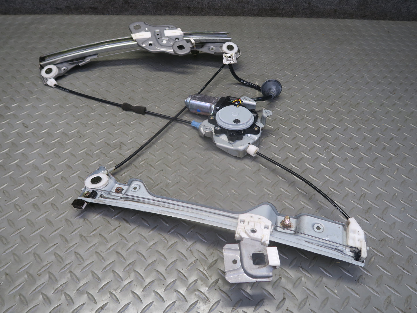 04-09 Nissan Z33 350Z Convertible Left Door Window Regulator w Motor OEM