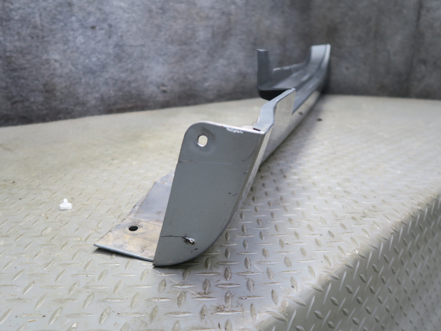 04-06 Nissan 350Z Z33 Convert Left Side Skirt Rocker Panel Molding Silver OEM