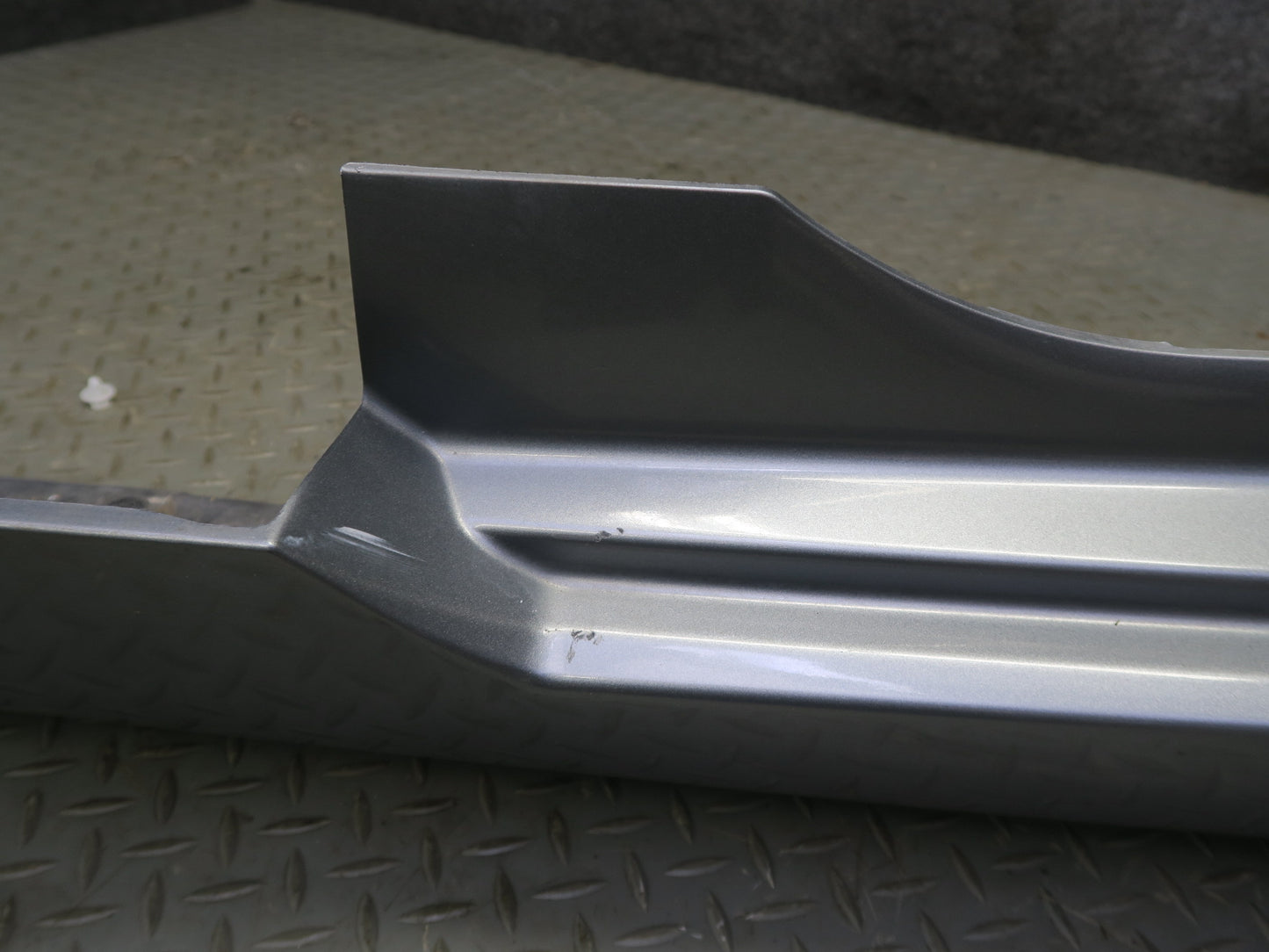 04-06 Nissan 350Z Z33 Convert Left Side Skirt Rocker Panel Molding Silver OEM