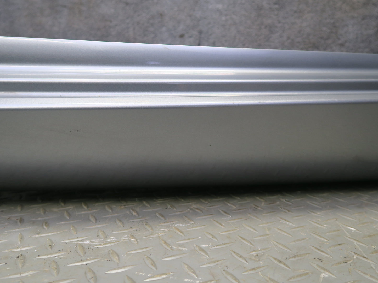 04-06 Nissan 350Z Z33 Convert Left Side Skirt Rocker Panel Molding Silver OEM