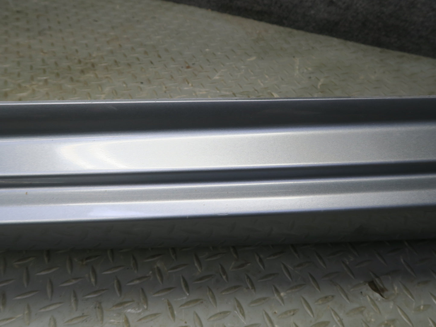 04-06 Nissan 350Z Z33 Convert Left Side Skirt Rocker Panel Molding Silver OEM
