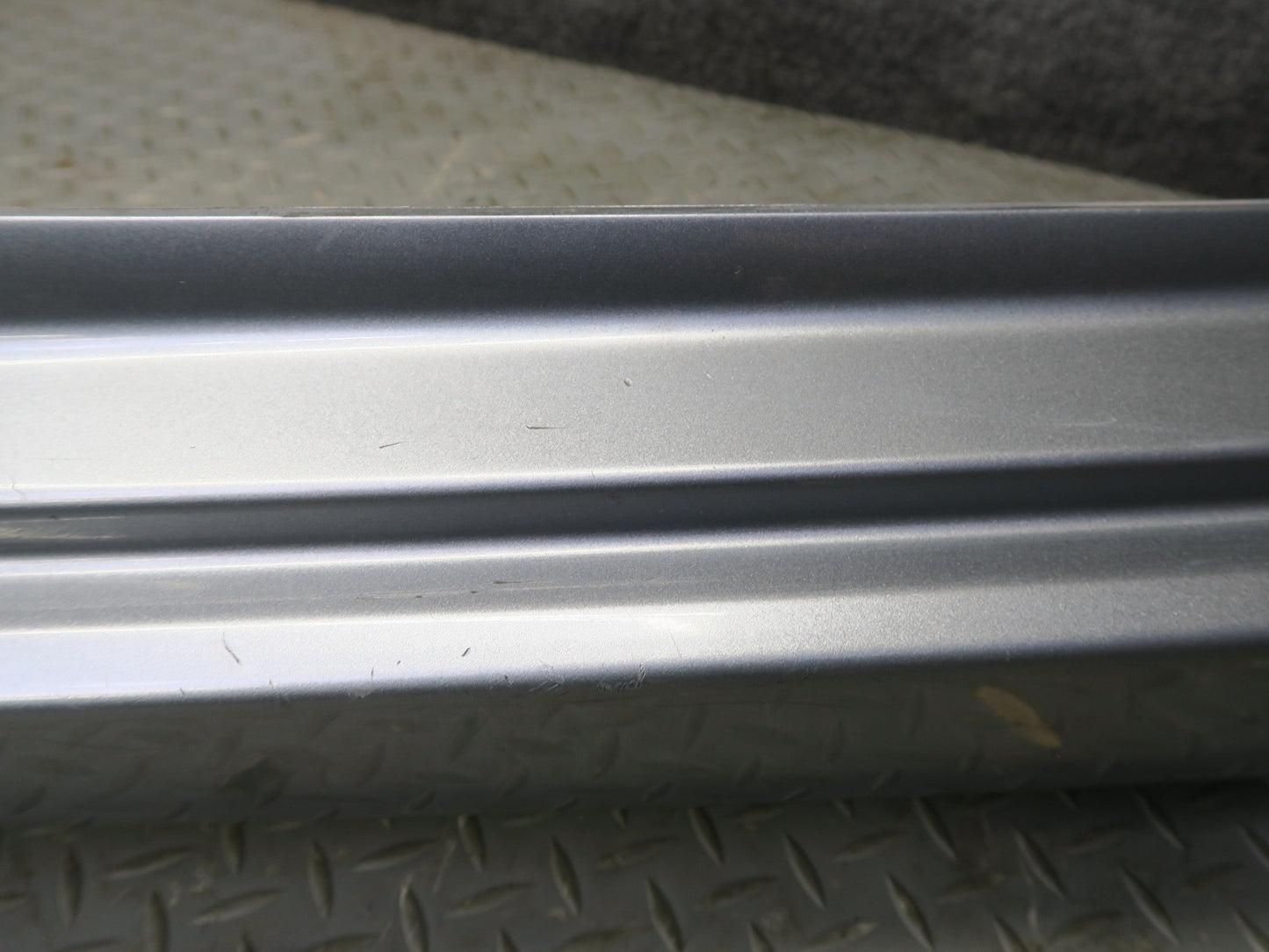 04-06 Nissan 350Z Z33 Convert Left Side Skirt Rocker Panel Molding Silver OEM