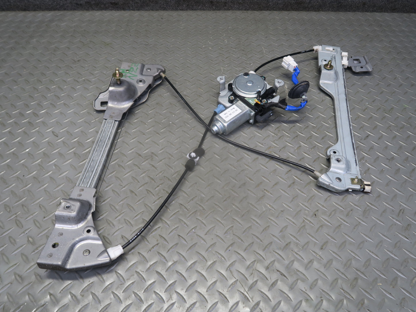 04-09 Nissan 350Z Z33 Convertible Right Pass Door Window Regulator w Motor OEM